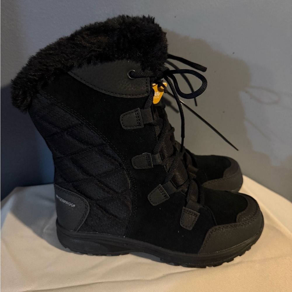 Columbia Black Lace Up Boots - Picture 1 of 6